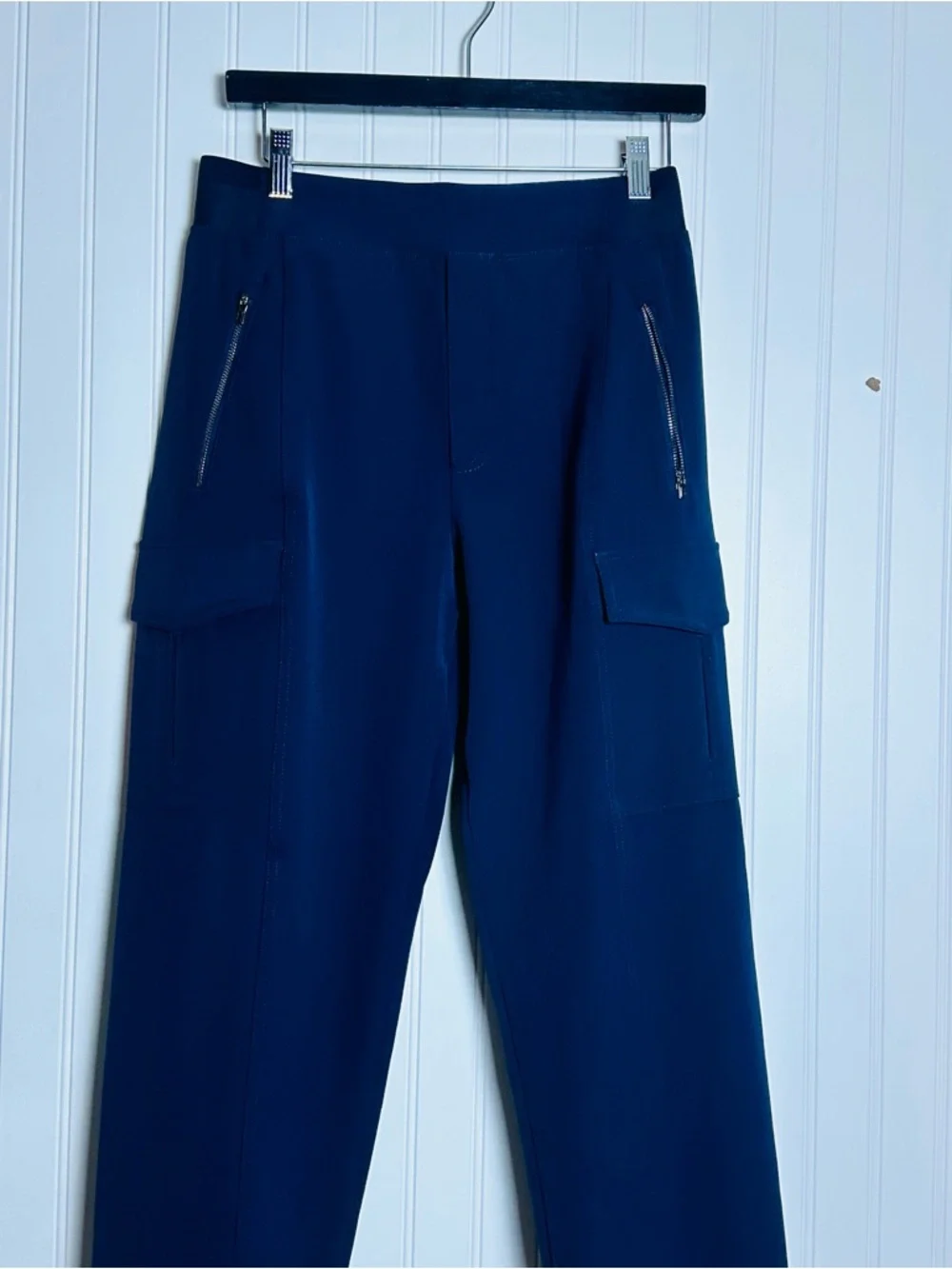 Athleta Endless High Rise Cargo Pant
Textured, stretch fabric in a tapered 6 - Picture 5 of 14